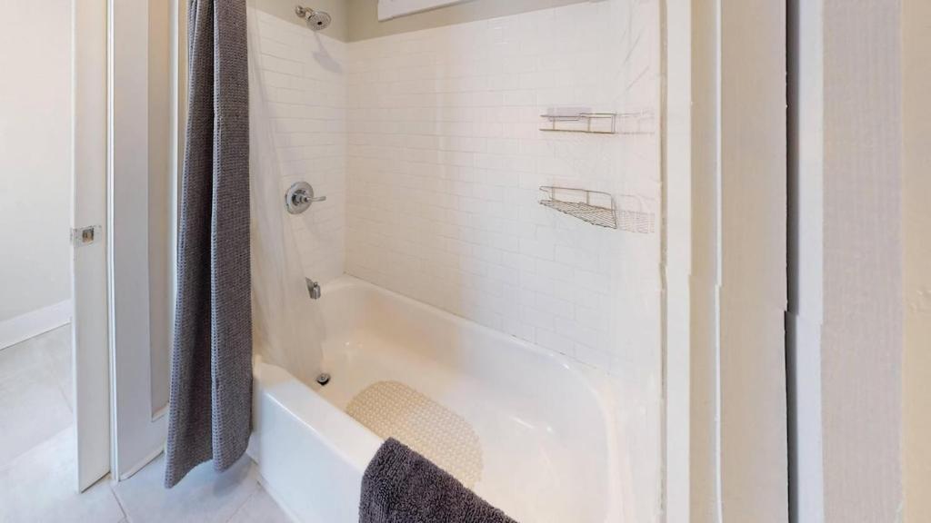 New! Renovated Townhome W/ Putting Green & Patio! Richmond Exteriér fotografie