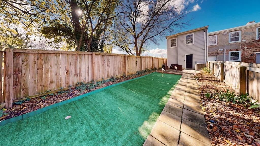 New! Renovated Townhome W/ Putting Green & Patio! Richmond Exteriér fotografie