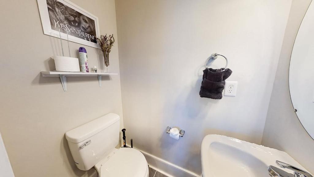 New! Renovated Townhome W/ Putting Green & Patio! Richmond Exteriér fotografie