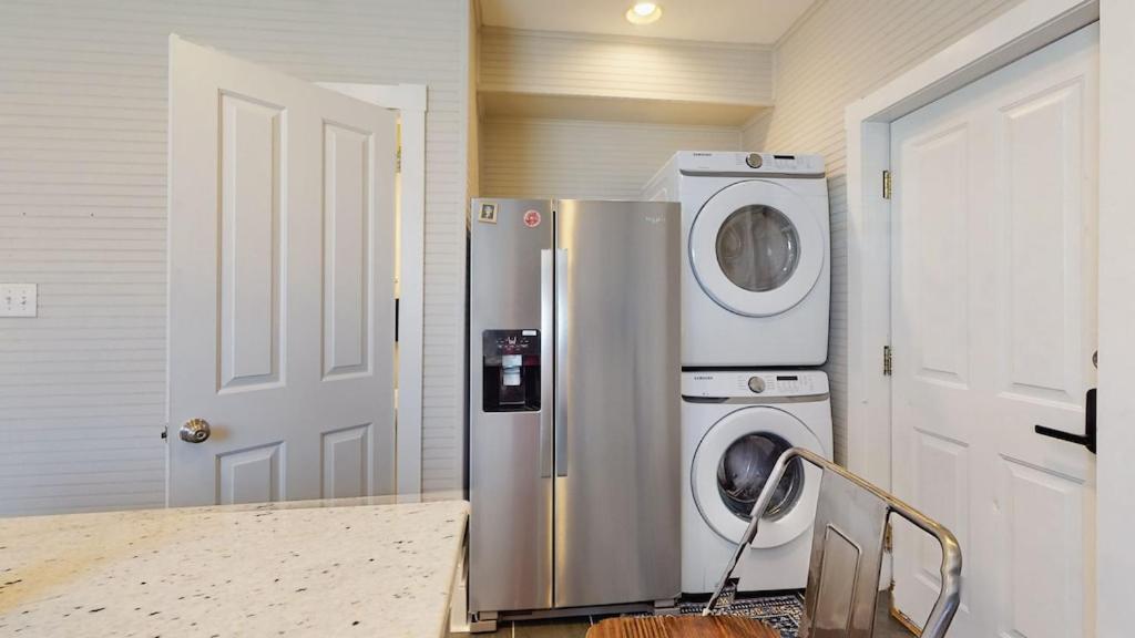 New! Renovated Townhome W/ Putting Green & Patio! Richmond Exteriér fotografie