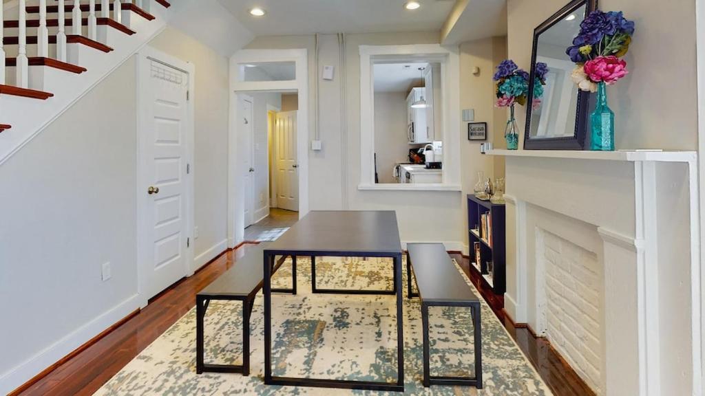 New! Renovated Townhome W/ Putting Green & Patio! Richmond Exteriér fotografie